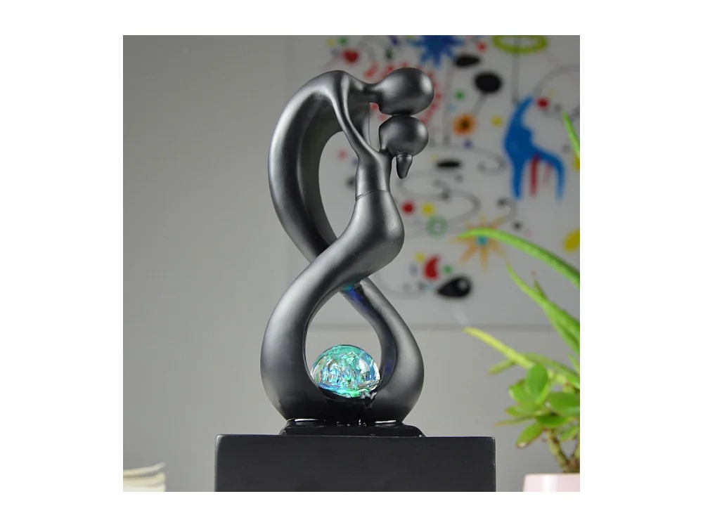 Diseño de fuentes de interior con iluminación LED Amor