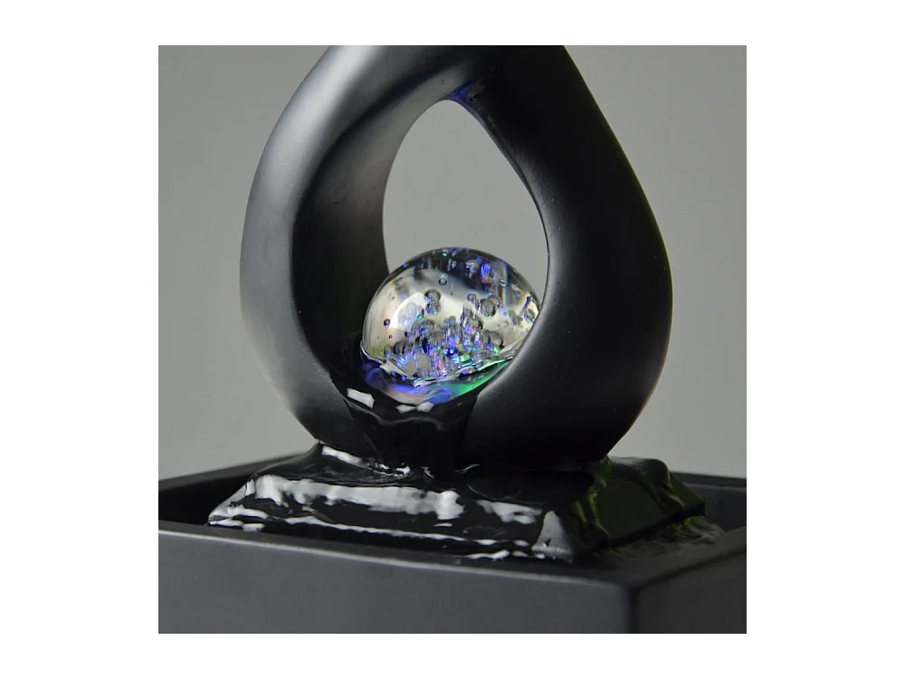 Diseño de fuentes de interior con iluminación LED Amor