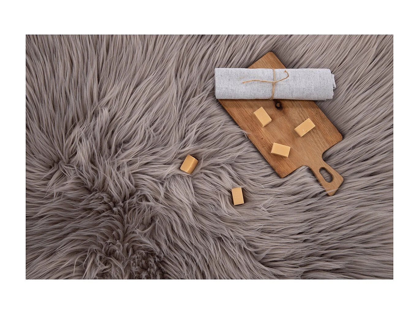 Tapis Imitation Fourrure "Katy" 60x90cm Gris