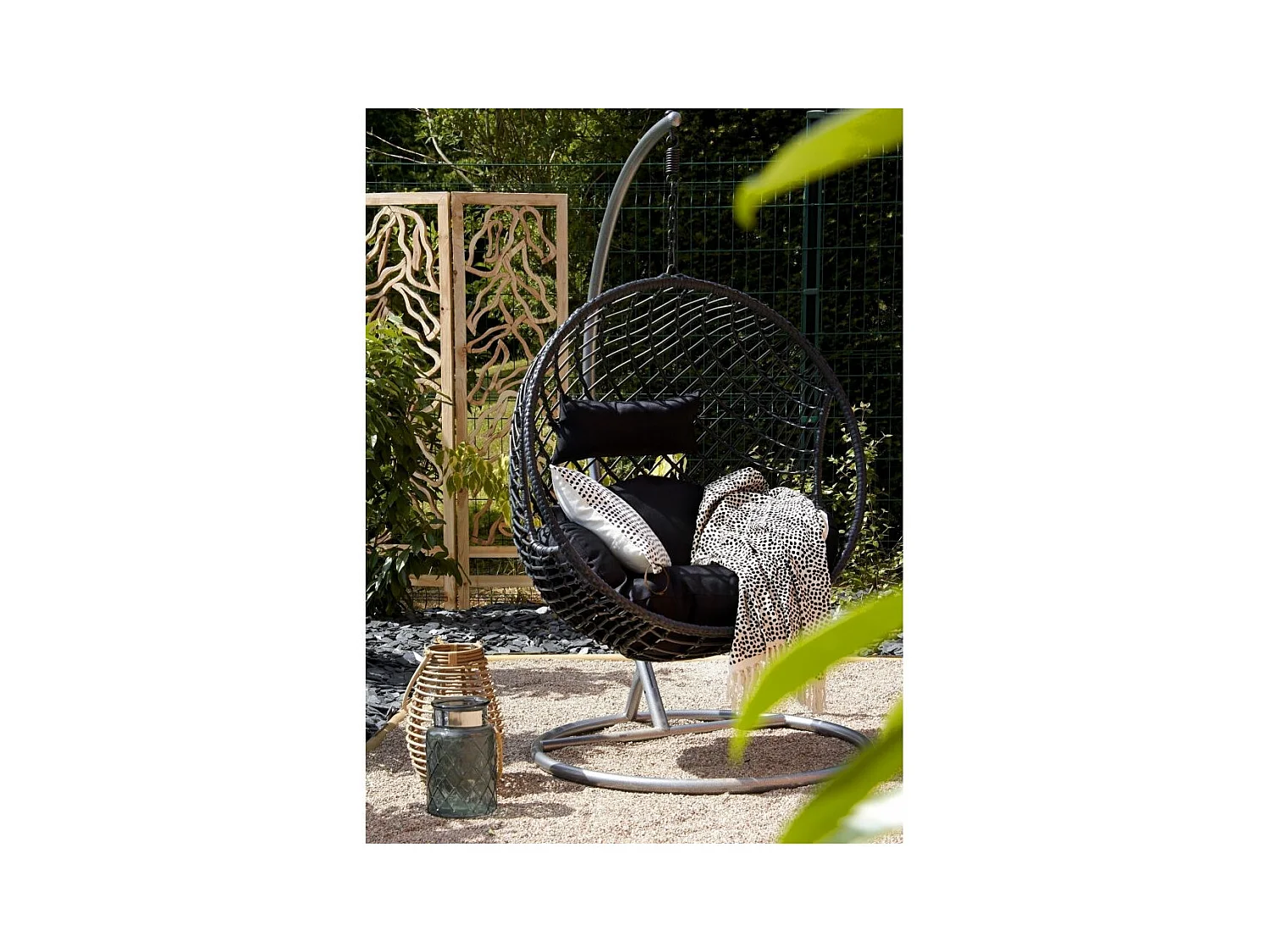 Plaid aus weißer Baumwolle mit schwarzen Tupfen