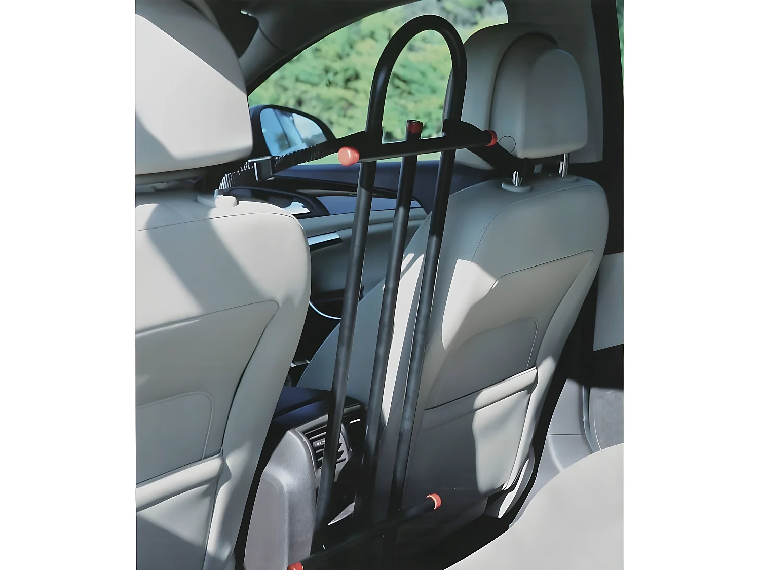 Valla para perros en el coche