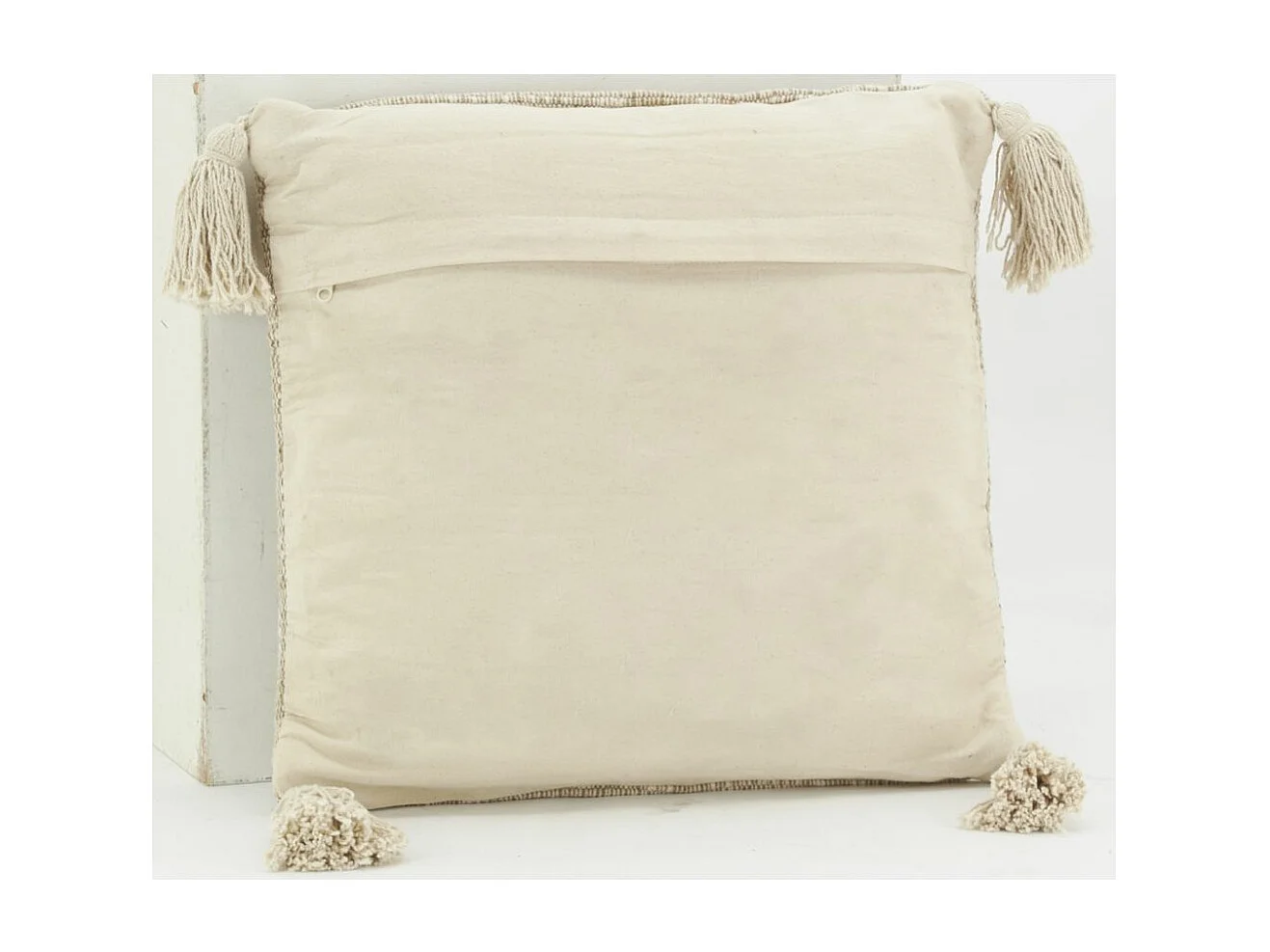 Coussin en jute et coton brodé