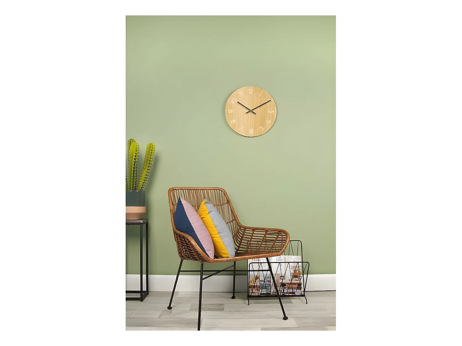 Design-Zeitungsständer aus Metall