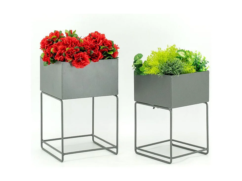 Quadratischer Blumenkasten aus Metall auf Ständer (Doppelpack)