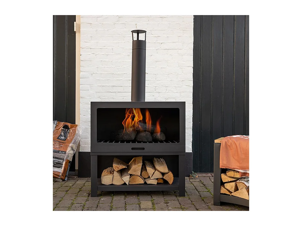 Cheminée d'extérieur avec bûcher intégré