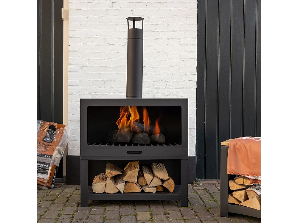 Cheminée d'extérieur avec bûcher intégré