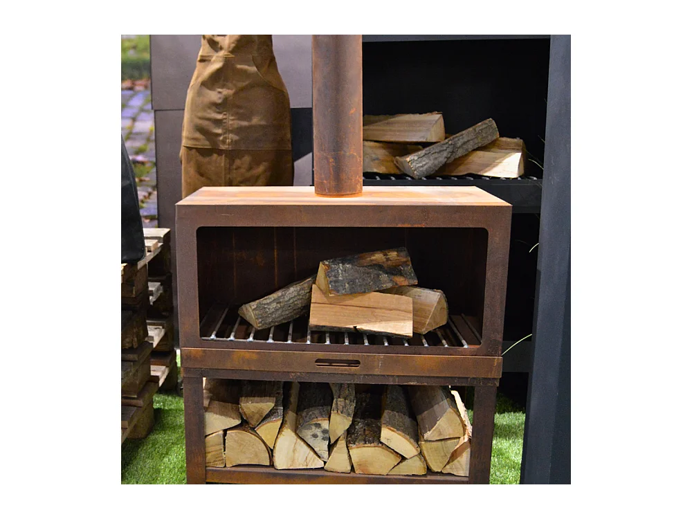 Cheminée d'extérieur avec bûcher intégré