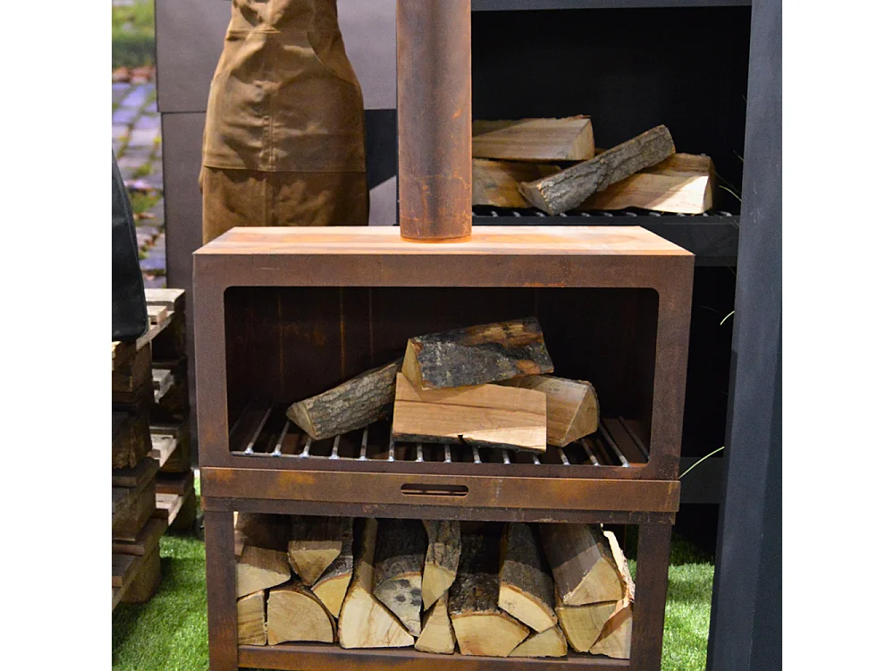 Cheminée d'extérieur avec bûcher intégré