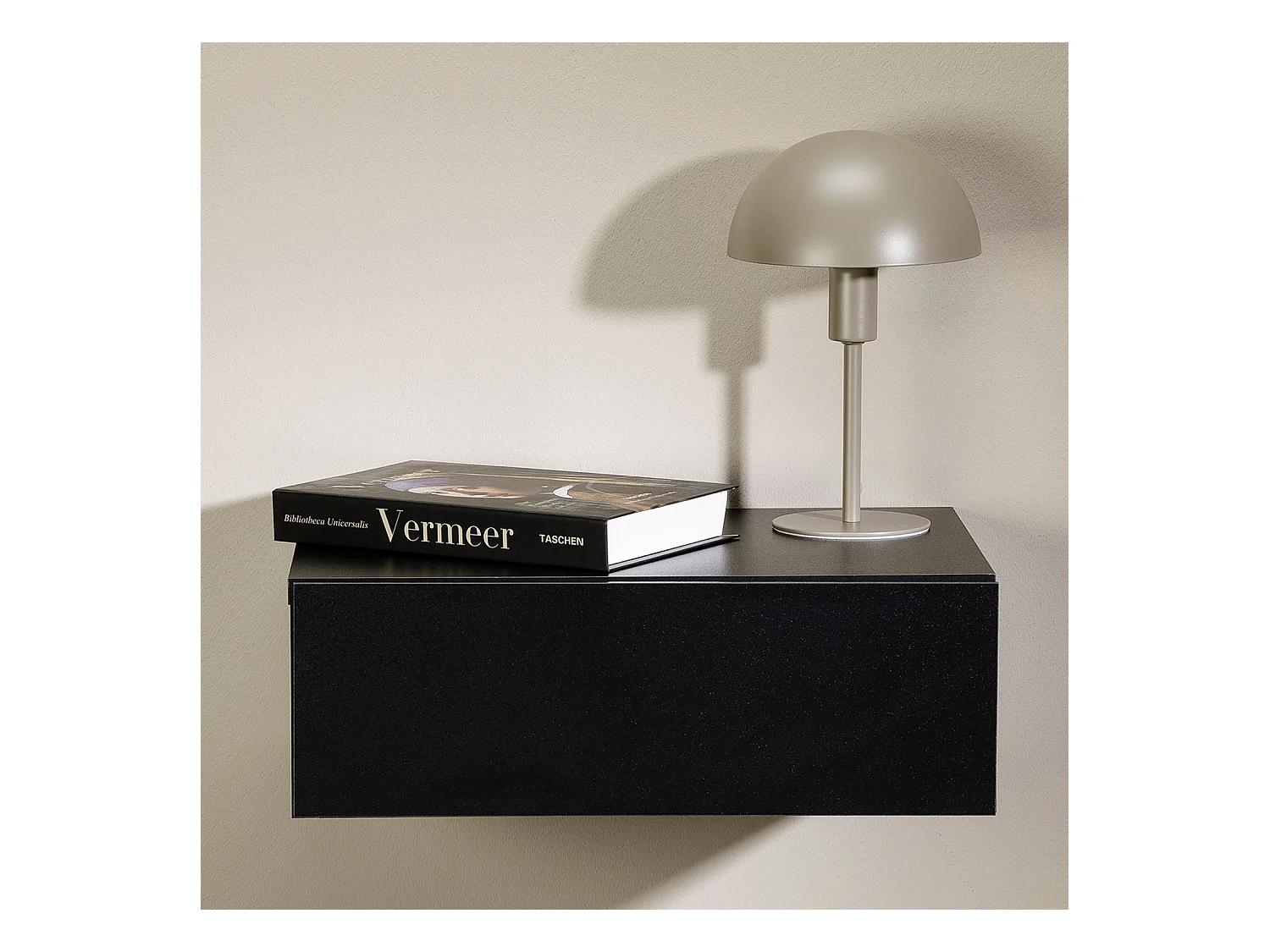 Chevet suspendu OCEANE, étagère murale avec 1 tiroir sans poignée, en bois noir mat