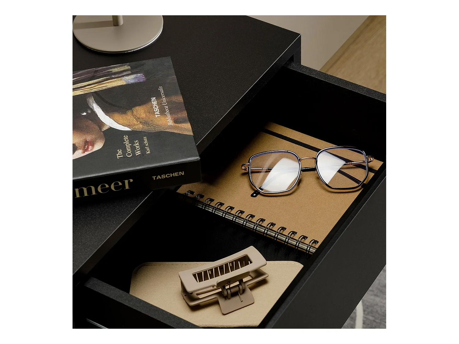 Chevet suspendu OCEANE, étagère murale avec 1 tiroir sans poignée, en bois noir mat