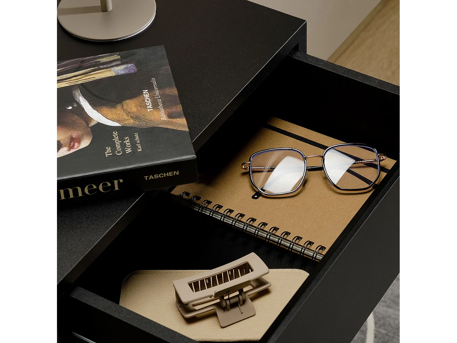 Chevet suspendu OCEANE, étagère murale avec 1 tiroir sans poignée, en bois noir mat