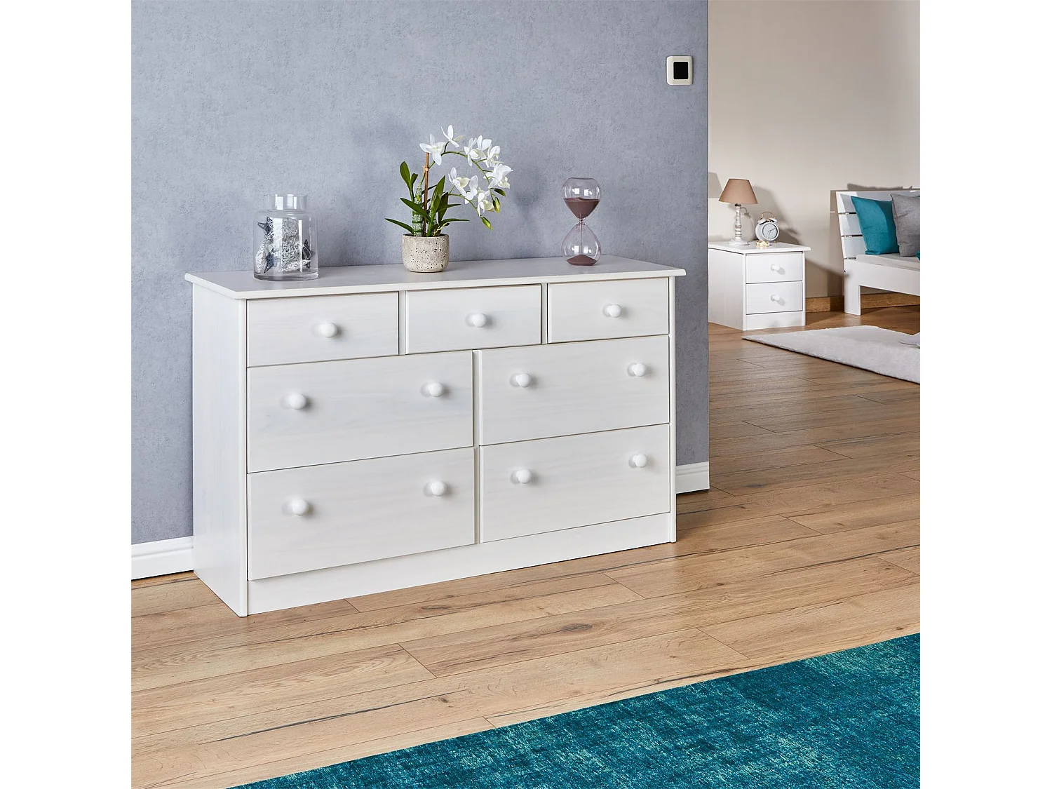 Commode RONDO bahut buffet meuble de rangement avec 3 petits et 4 grands tiroirs, en pin massif lasuré blanc