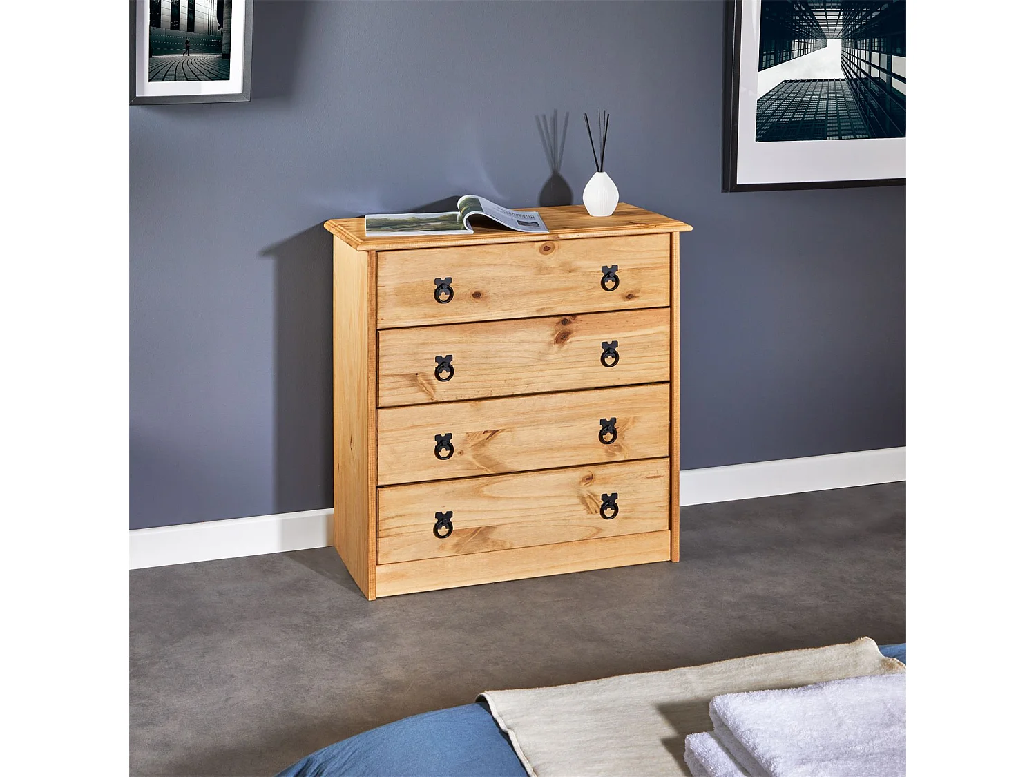 Commode en pin BARRIO 4 grands tiroirs buffet bahut vaisselier en bois style mexicain, finition teintée et cirée