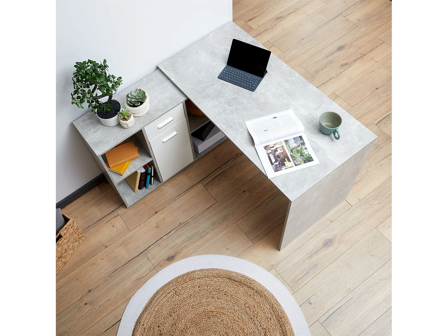 Bureau d'angle CARMEN avec meuble de rangement intégré 4 étagères 1 porte et 1 tiroir, décor béton et blanc mat