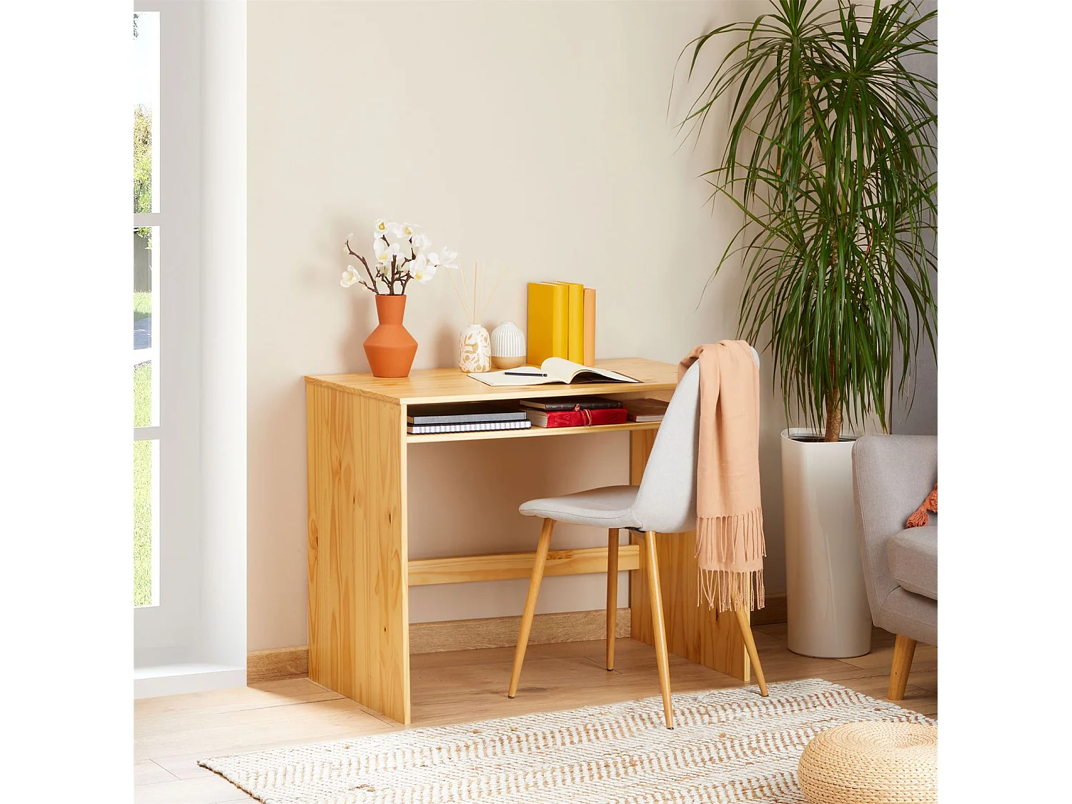 Bureau ALICE table de travail avec 1 niche de rangement sous le plateau, en pin massif recouvert d'un vernis naturel