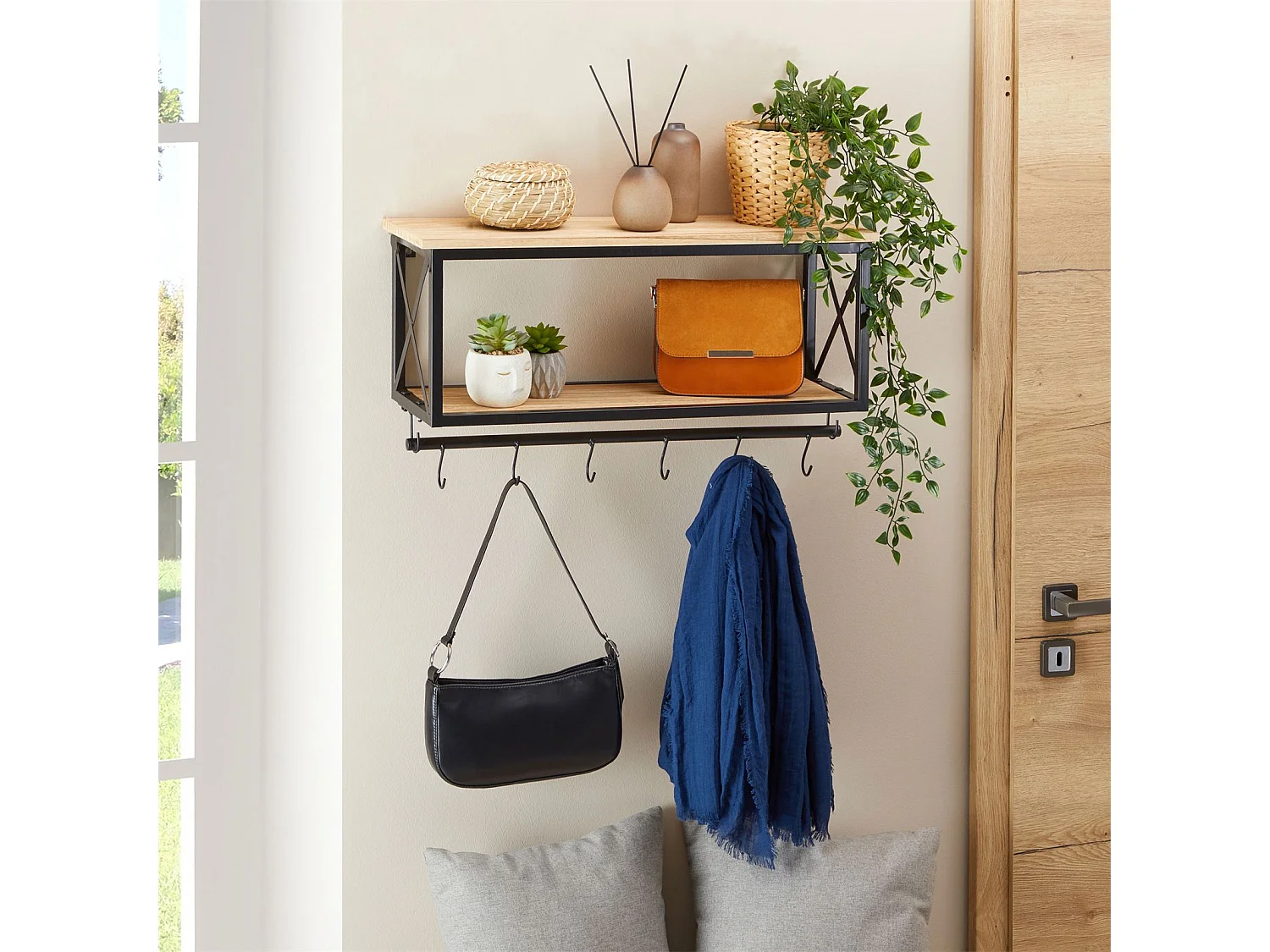 Porte-manteaux mural ARMANDO avec 2 étagères de rangement en bois et 6 patères crochets sur tringle, cadre en métal noir