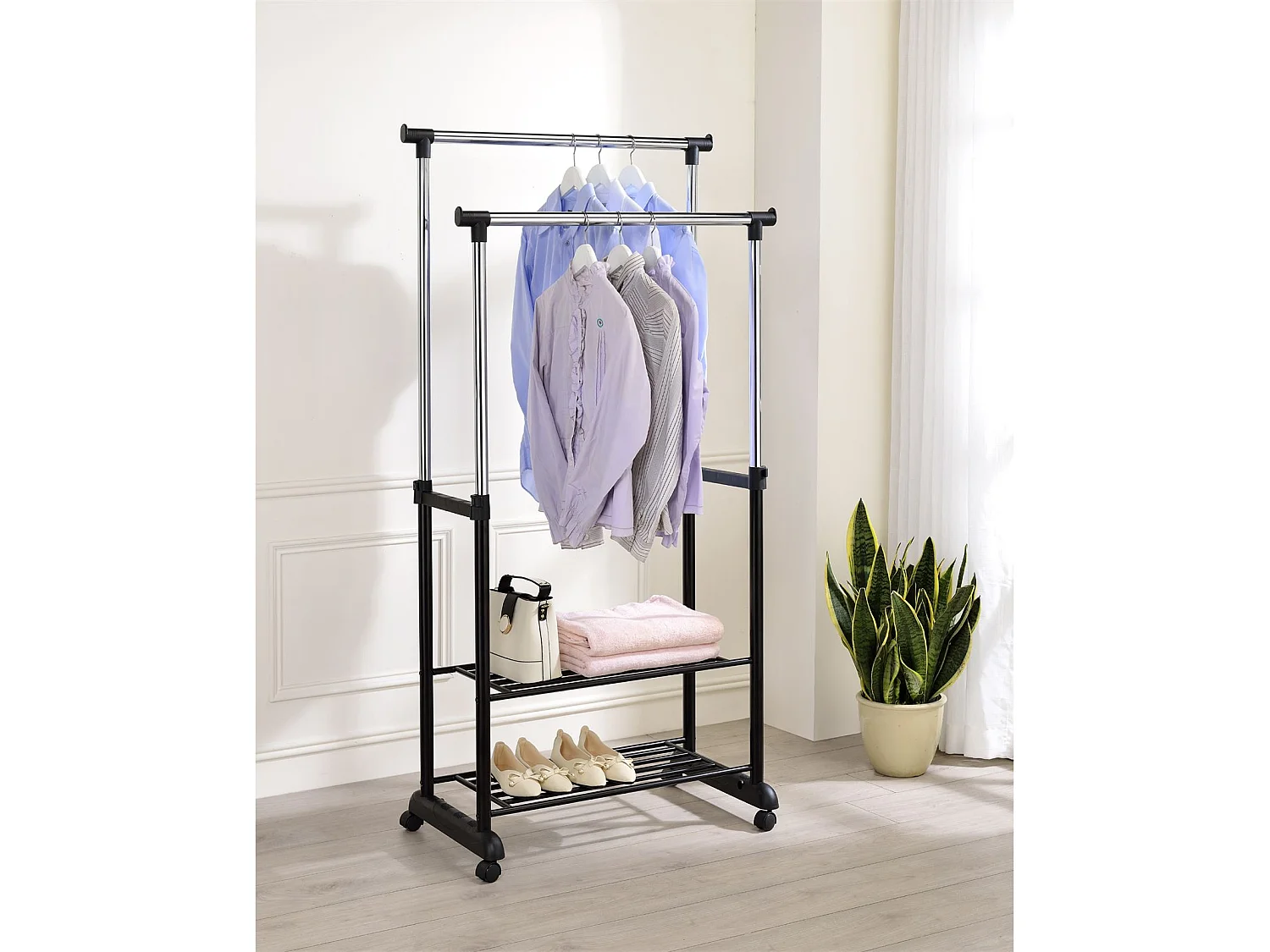 Portant à vêtements NELMA penderie double sur roulettes vestiaires mobile avec 2 barres réglables en hauteur et 2 étagères chromé