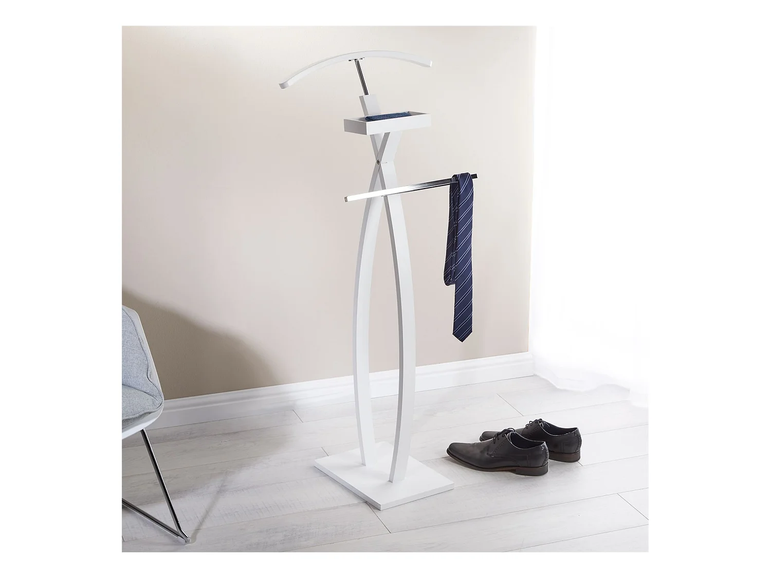 Valet de chambre ROBIN valet de nuit porte vêtements, structure en bois laqué blanc