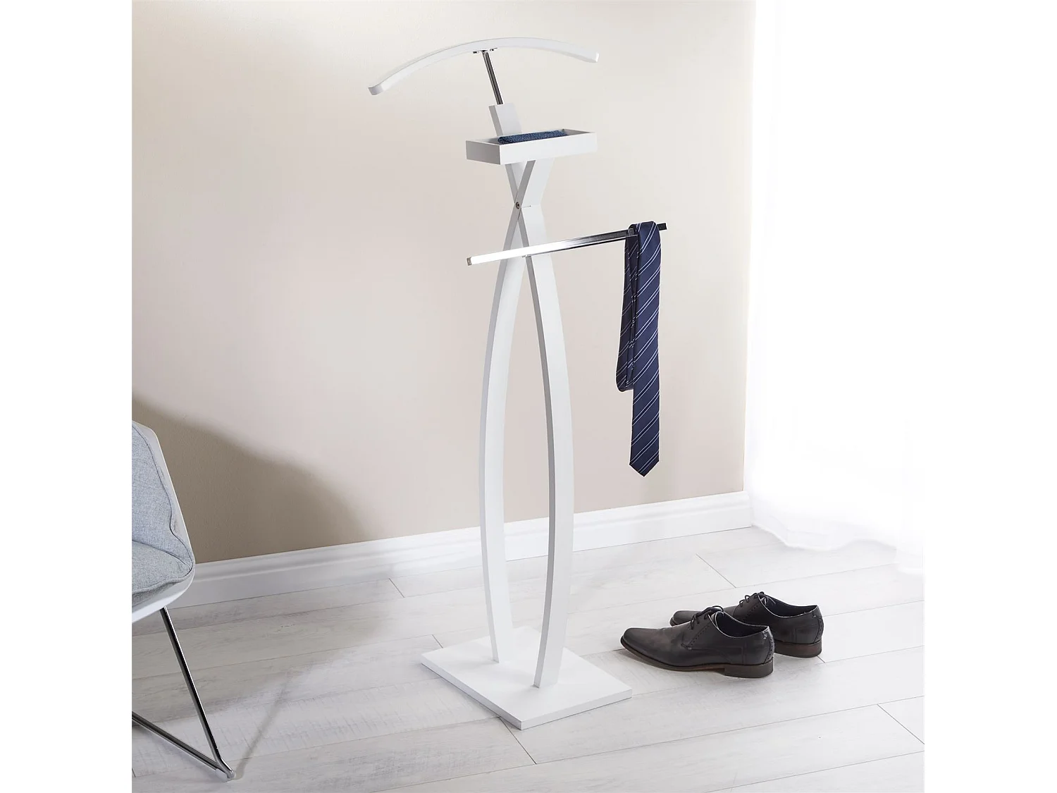 Valet de chambre ROBIN valet de nuit porte vêtements, structure en bois laqué blanc