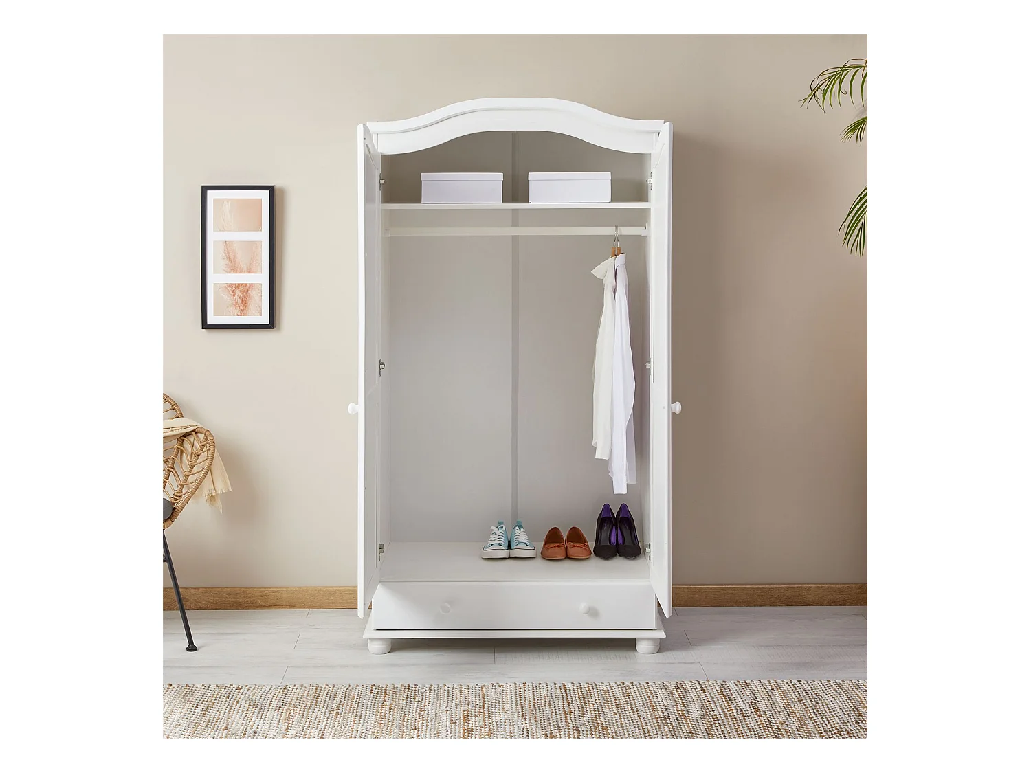 Armoire BERGEN dressing pour vêtements avec 2 portes penderie 1 tringle et 1 étagère et 1 tiroir, en pin massif lasuré blanc