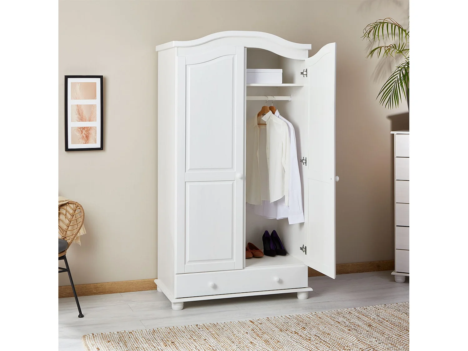 Armoire BERGEN dressing pour vêtements avec 2 portes penderie 1 tringle et 1 étagère et 1 tiroir, en pin massif lasuré blanc