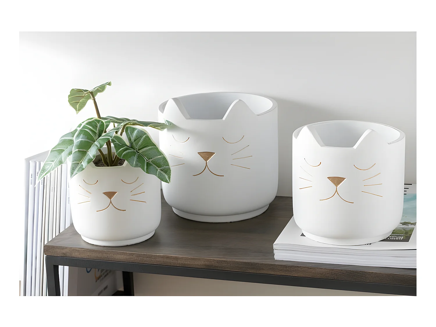 Macetero de cemento blanco con cabeza de gato dorado de 19 cm de altura
