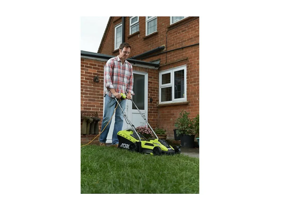 Tosaerba elettrico 1300W RYOBI RLM13E33S con impugnature ergonomiche regolabili in altezza