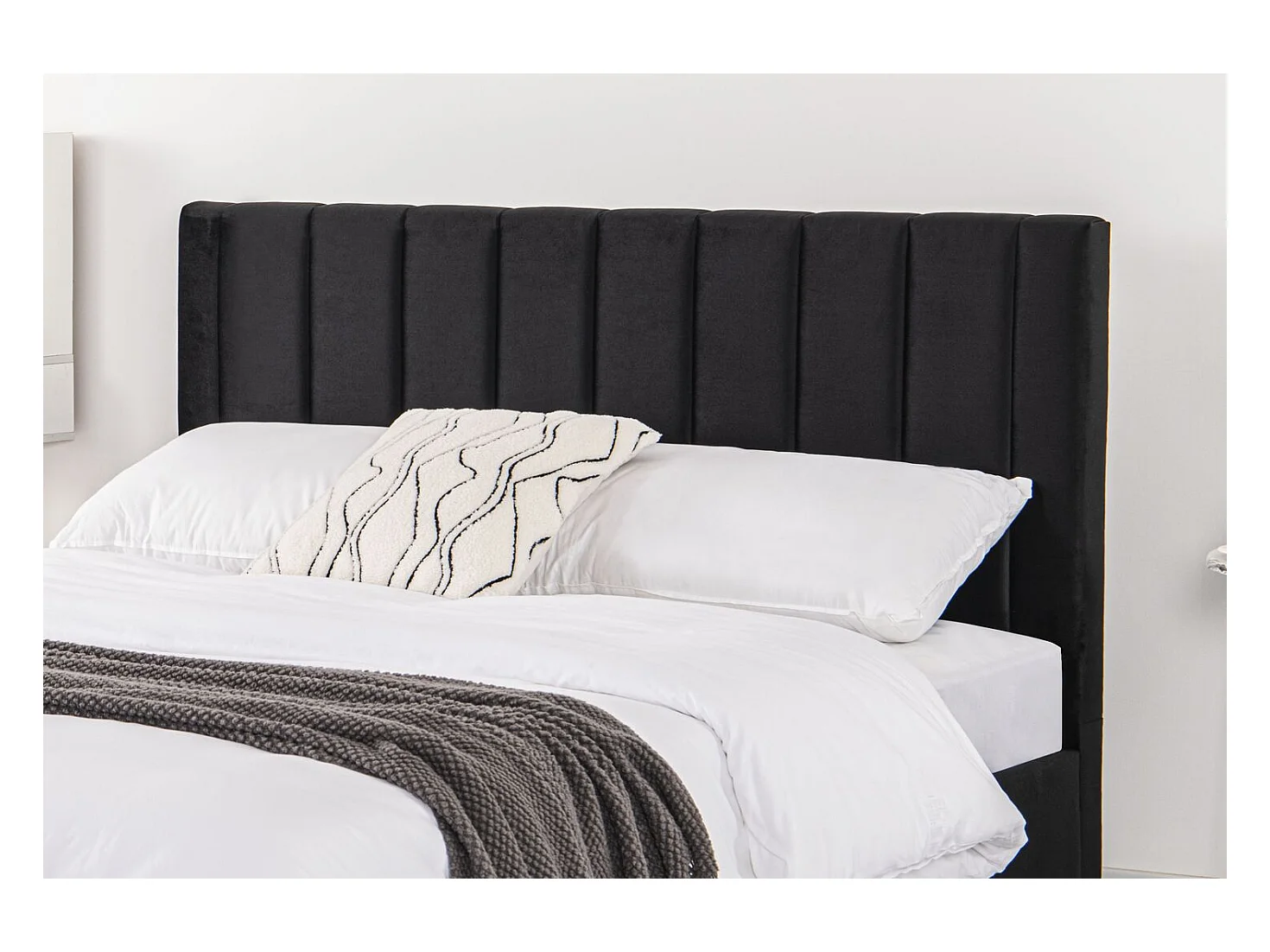 Lit 160x200 cm en velours noir CAMBRIDGE