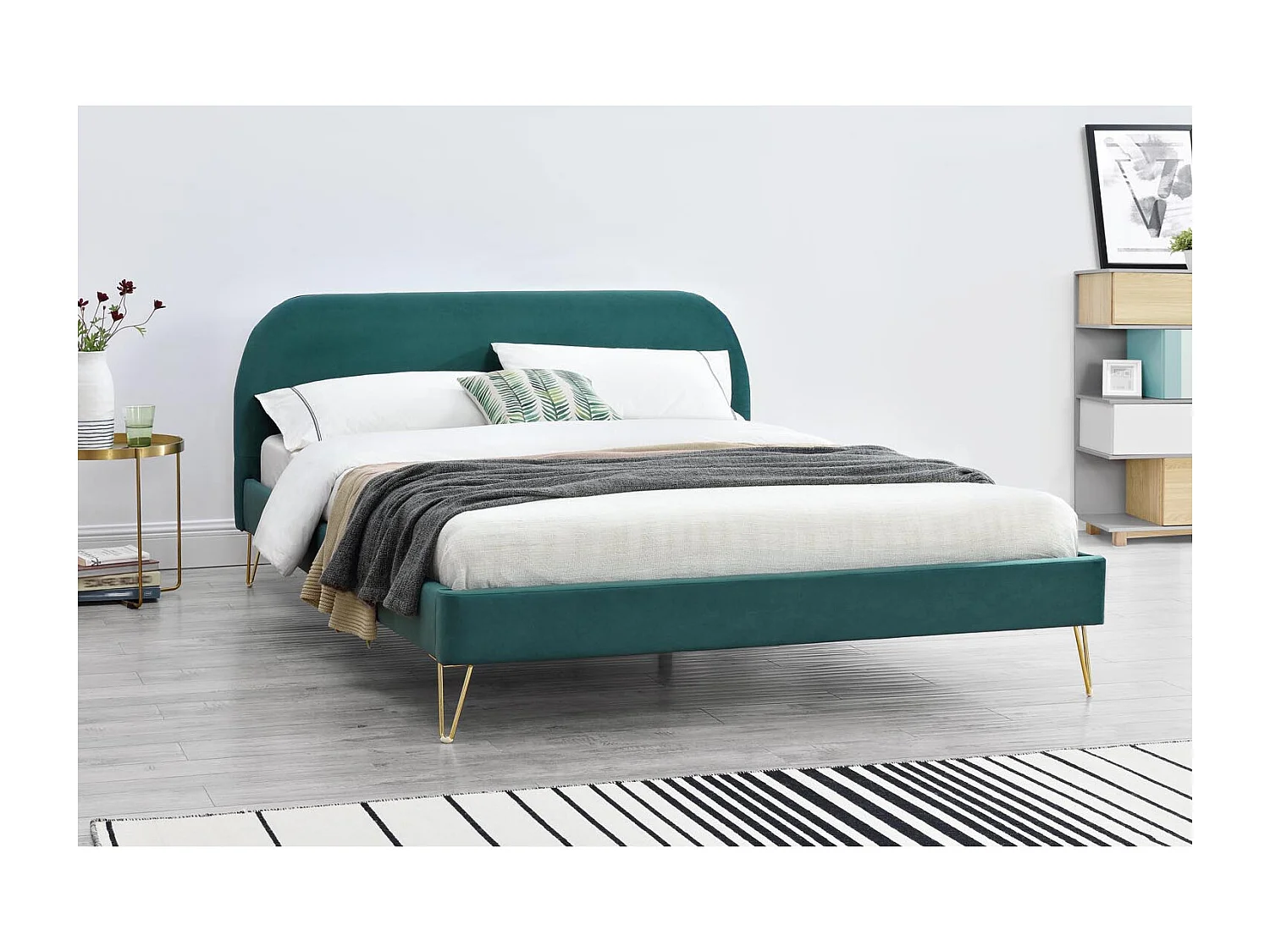 Cama de terciopelo verde y latón 160x200 PHOENIX
