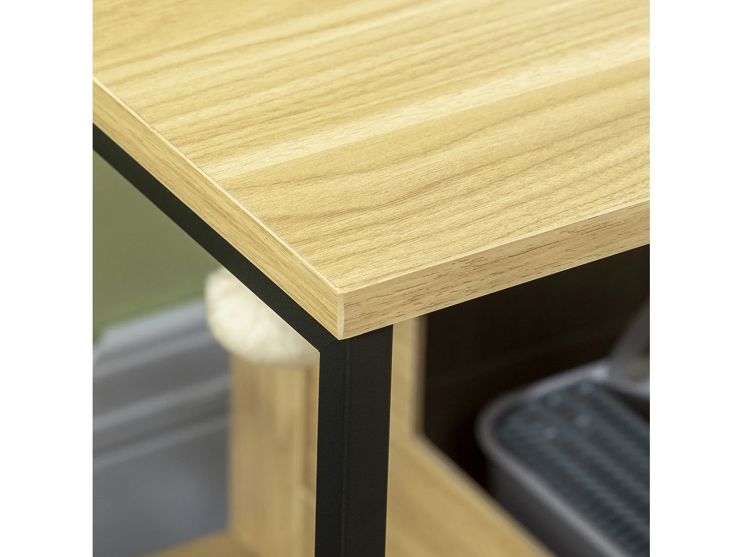 Maison de toilette pour chat style industriel porte entrée latérale boule suspendue châssis acier aspect bois clair