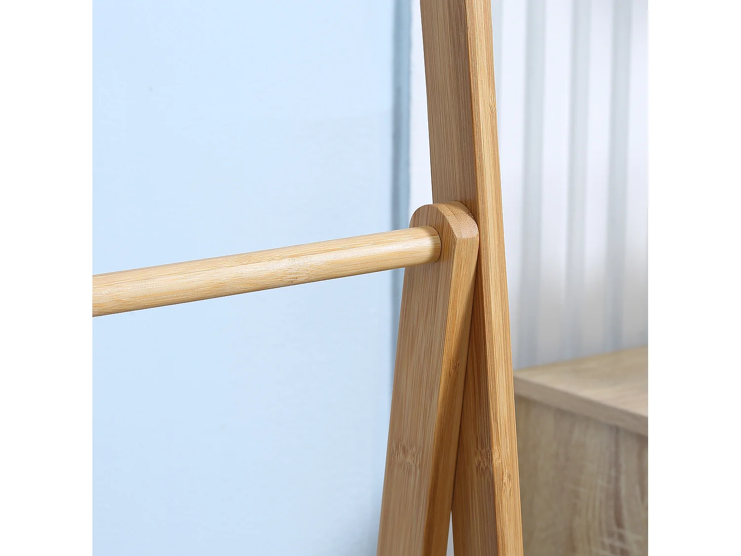 Toallero de pie madera natural 53x30.5x152 cm kleankin