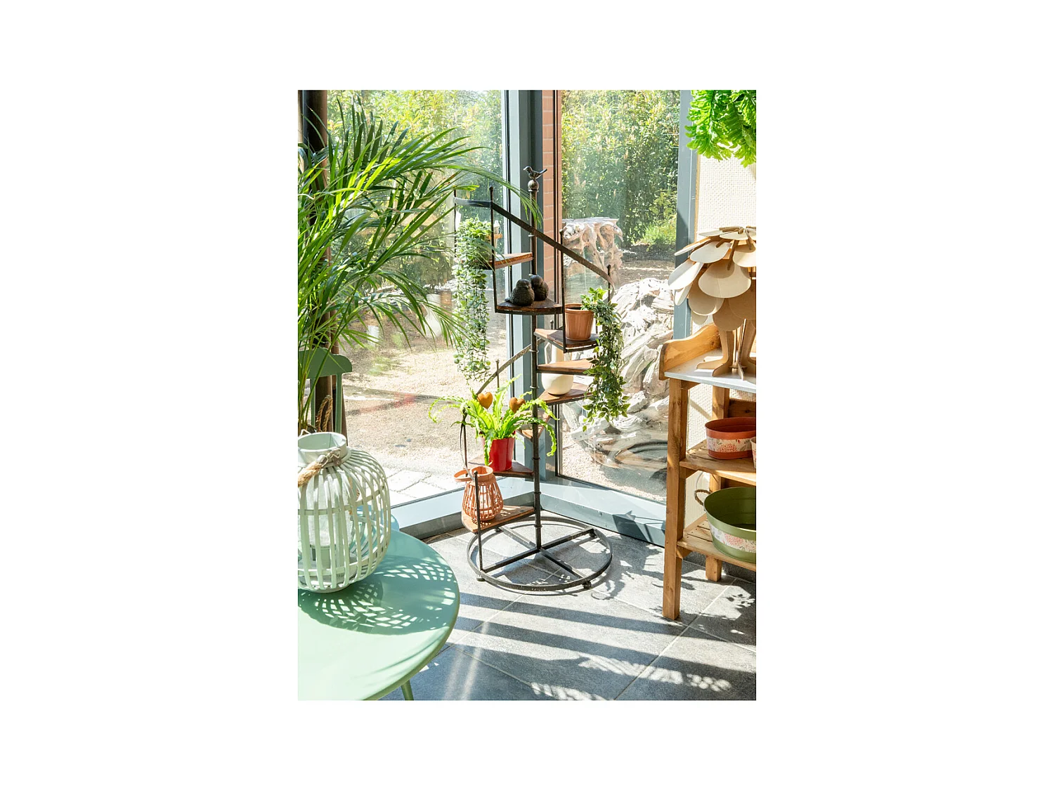 Étagère en métal et bois escalier