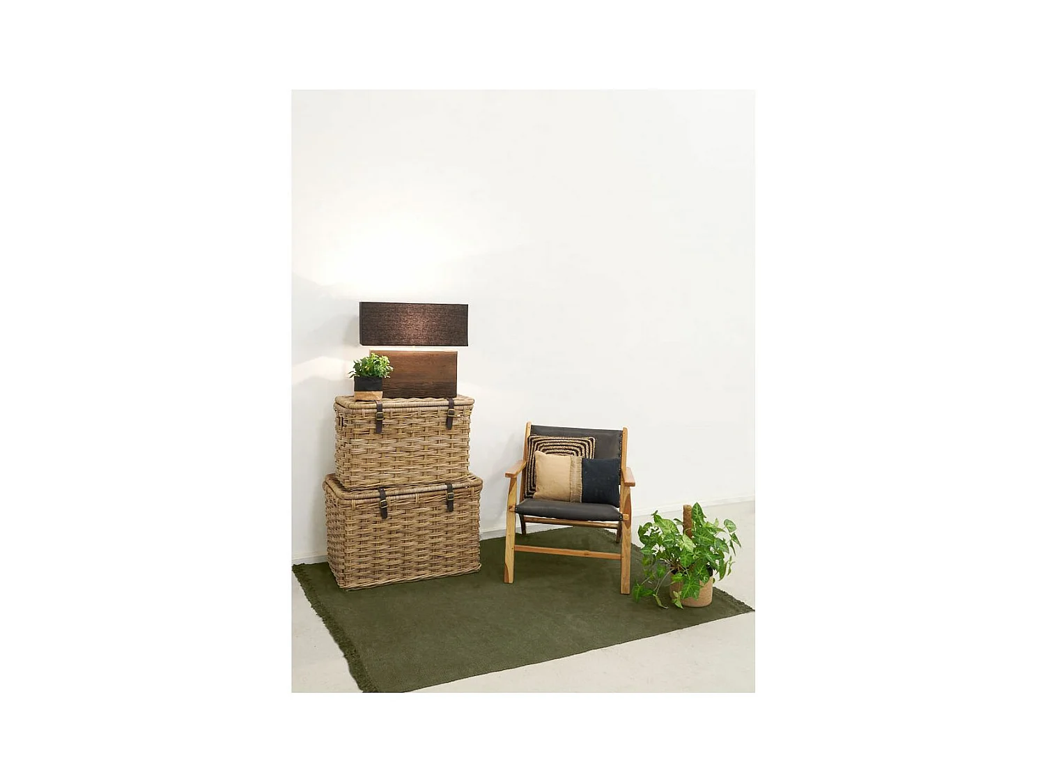 Fauteuil en teck et cuir de vache noir Makassar