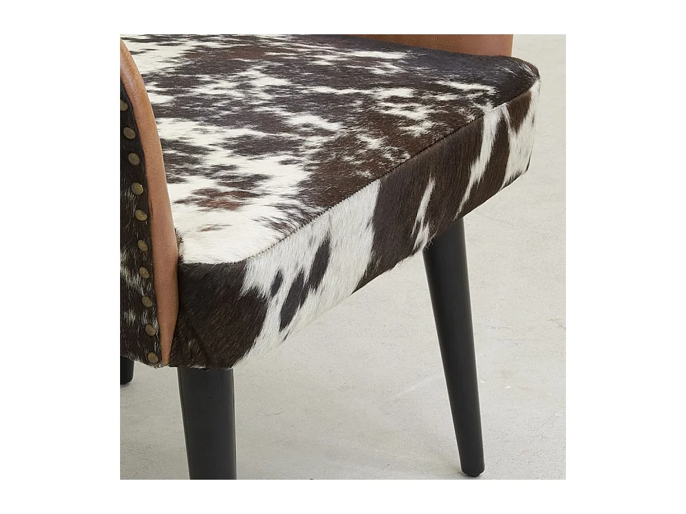 Fauteuil en cuir camel et peau de vache