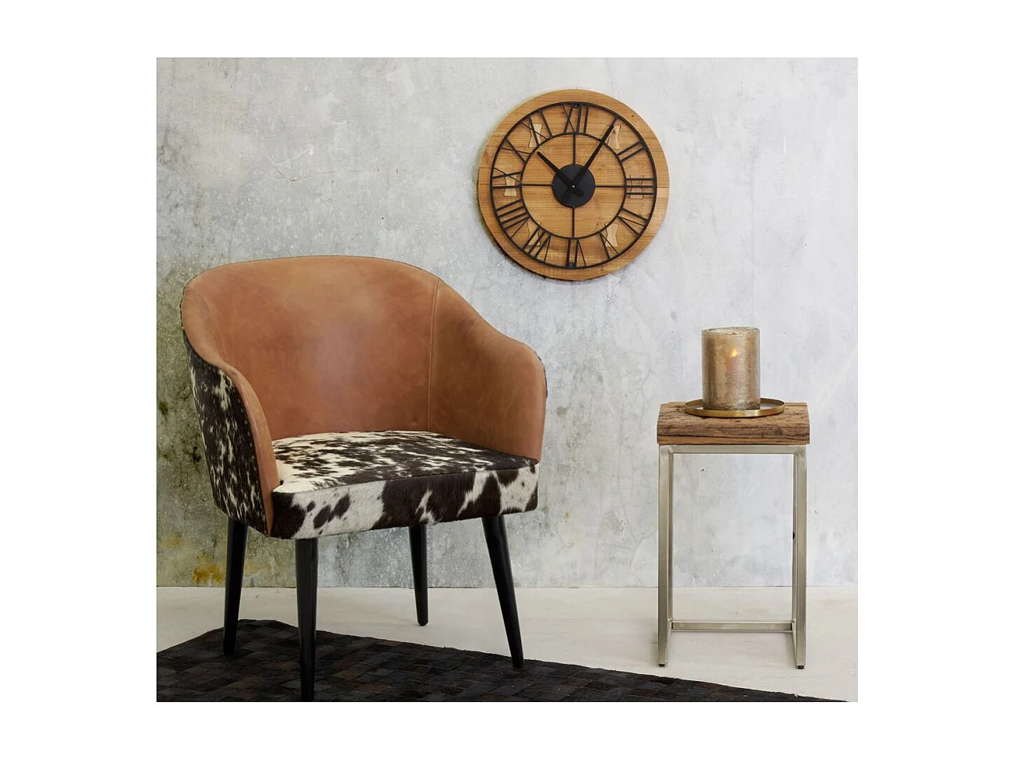 Fauteuil en cuir camel et peau de vache