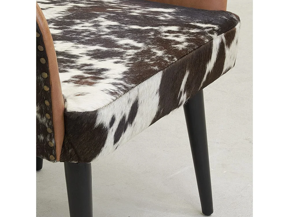Fauteuil en cuir camel et peau de vache