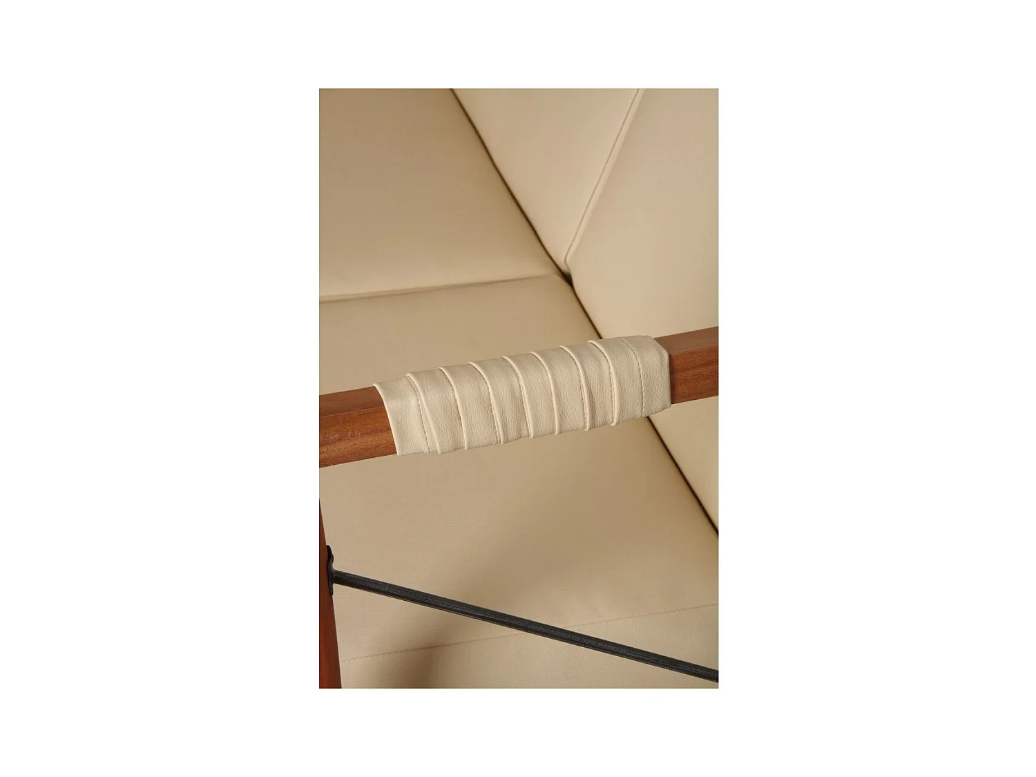 Fauteuil en bois de suar massif et métal