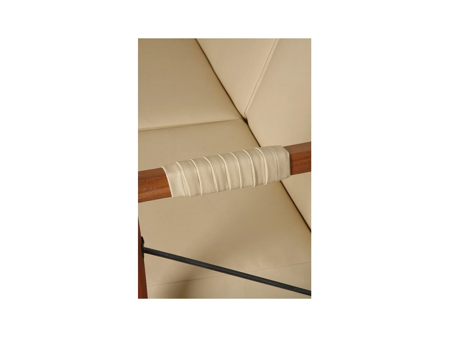 Fauteuil en bois de suar massif et métal