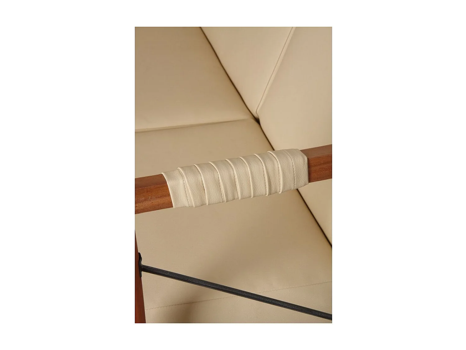 Fauteuil en bois de suar massif et métal