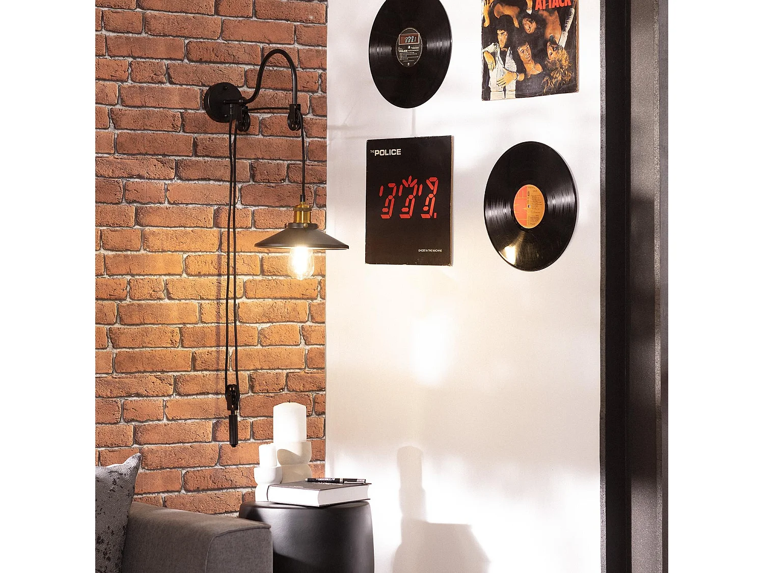 Lámpara de Pared de Metal Auala Negro