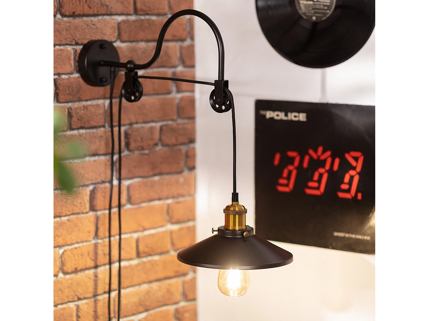 Lámpara de Pared de Metal Auala Negro