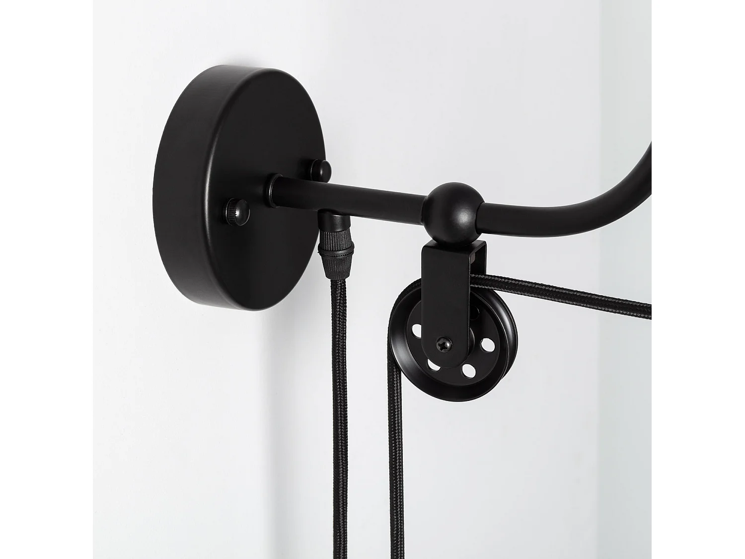 Lámpara de Pared de Metal Auala Negro