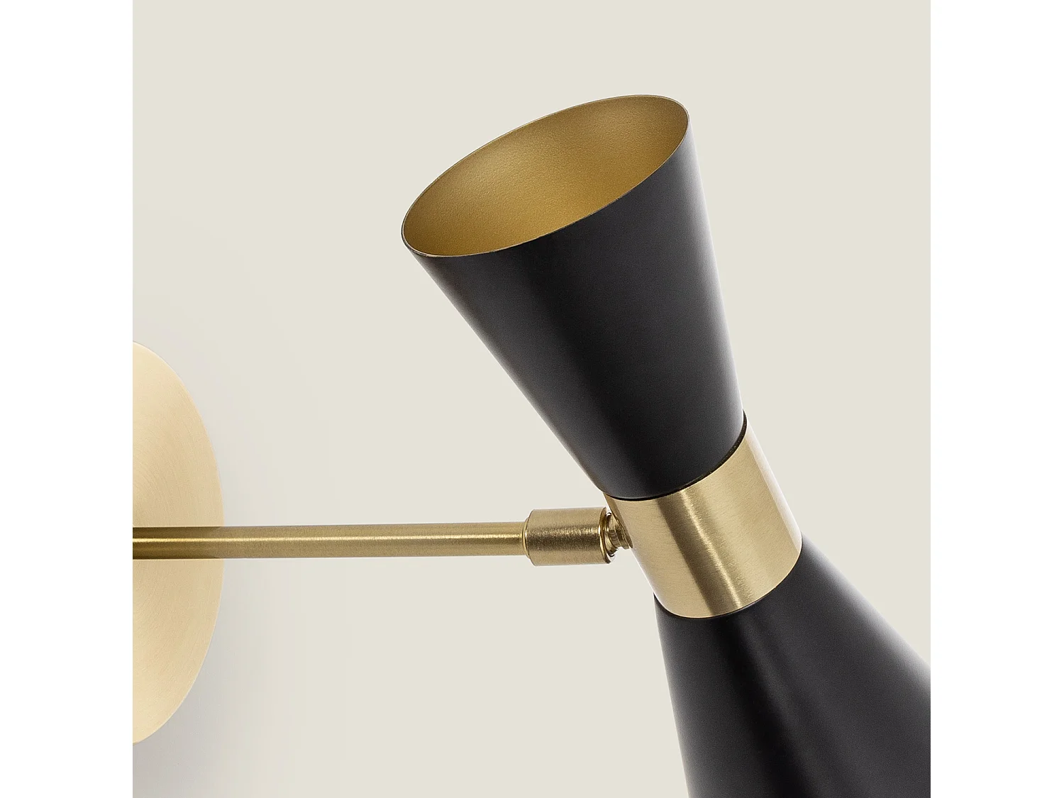 Lámpara de Pared Metal Direccionable Jigger Negro