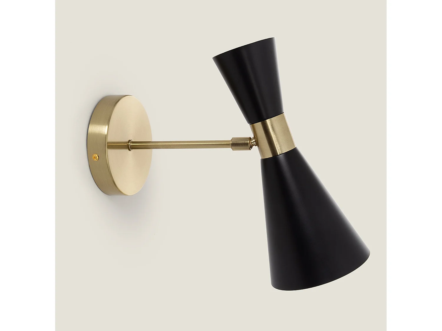 Lámpara de Pared Metal Direccionable Jigger Negro