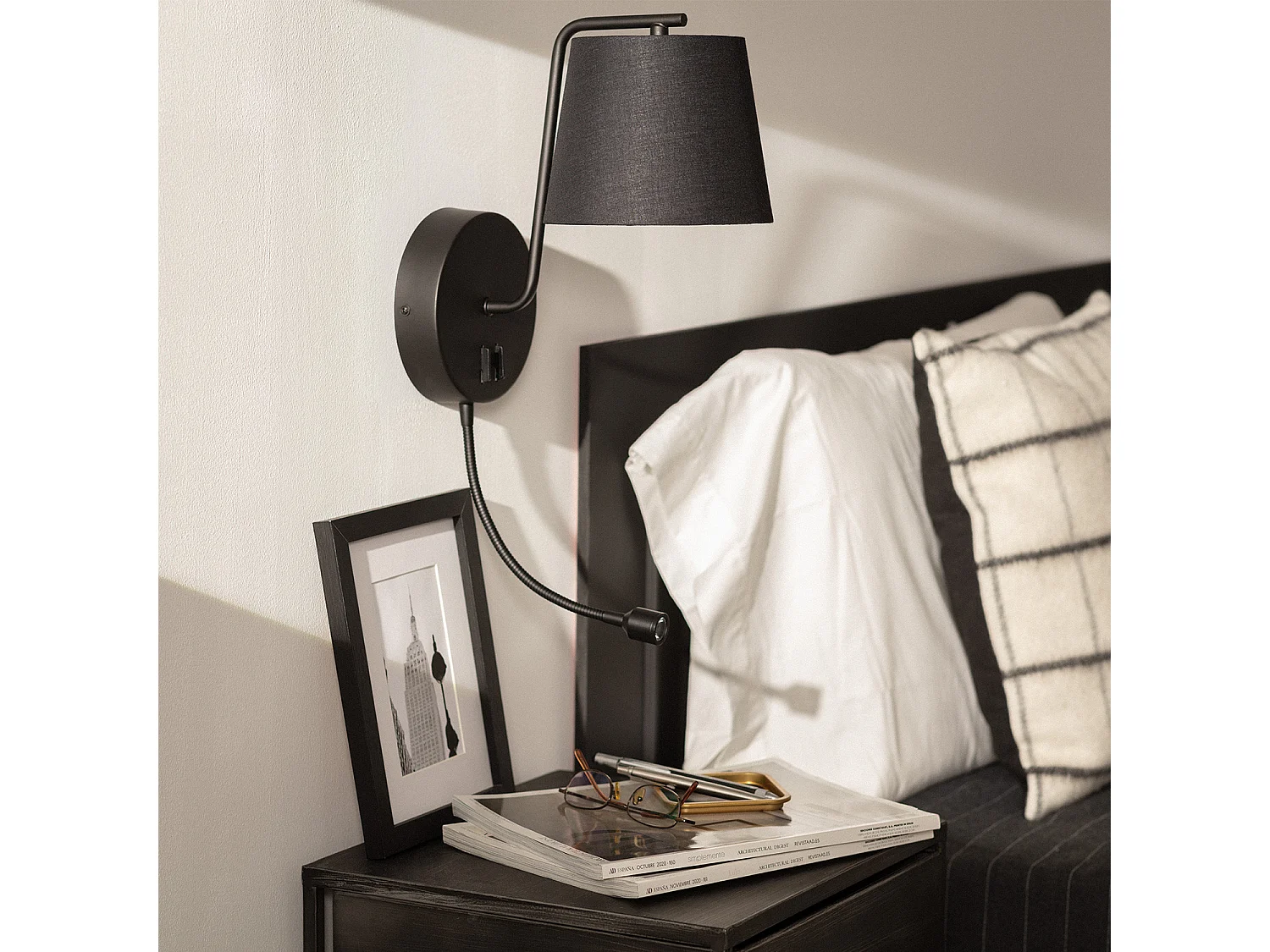 Lámpara de Pared de Metal con Flexo LED de Lectura Kuomba