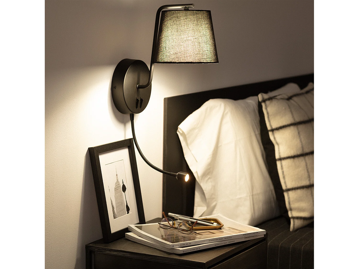 Lámpara de Pared de Metal con Flexo LED de Lectura Kuomba