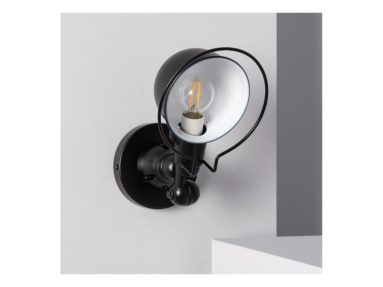 Lámpara de Pared de Metal Orientable Farasi Negro