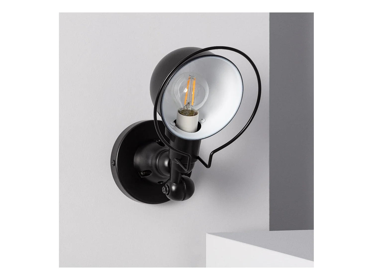 Lámpara de Pared de Metal Orientable Farasi Negro