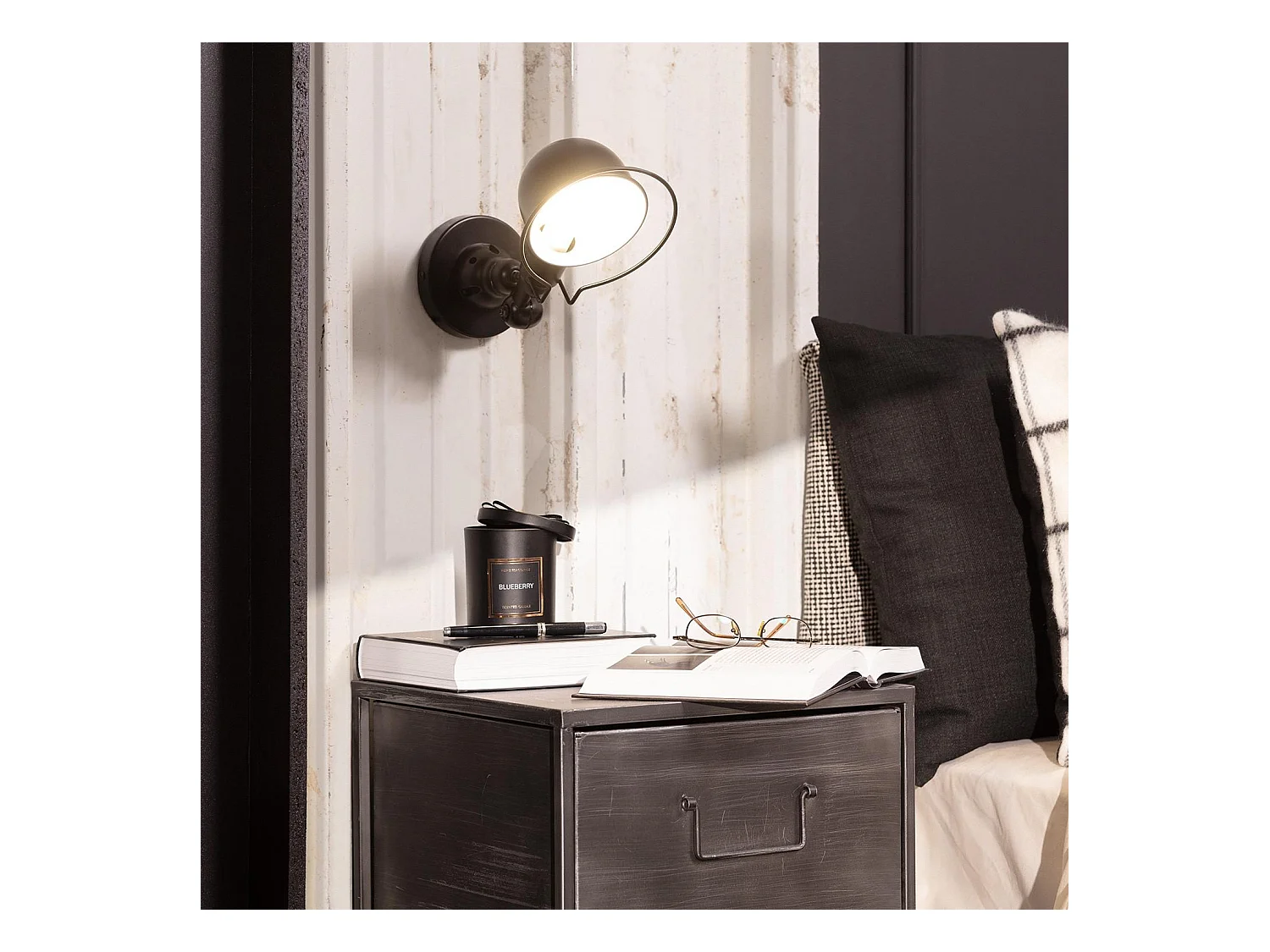 Lámpara de Pared de Metal Orientable Farasi Negro