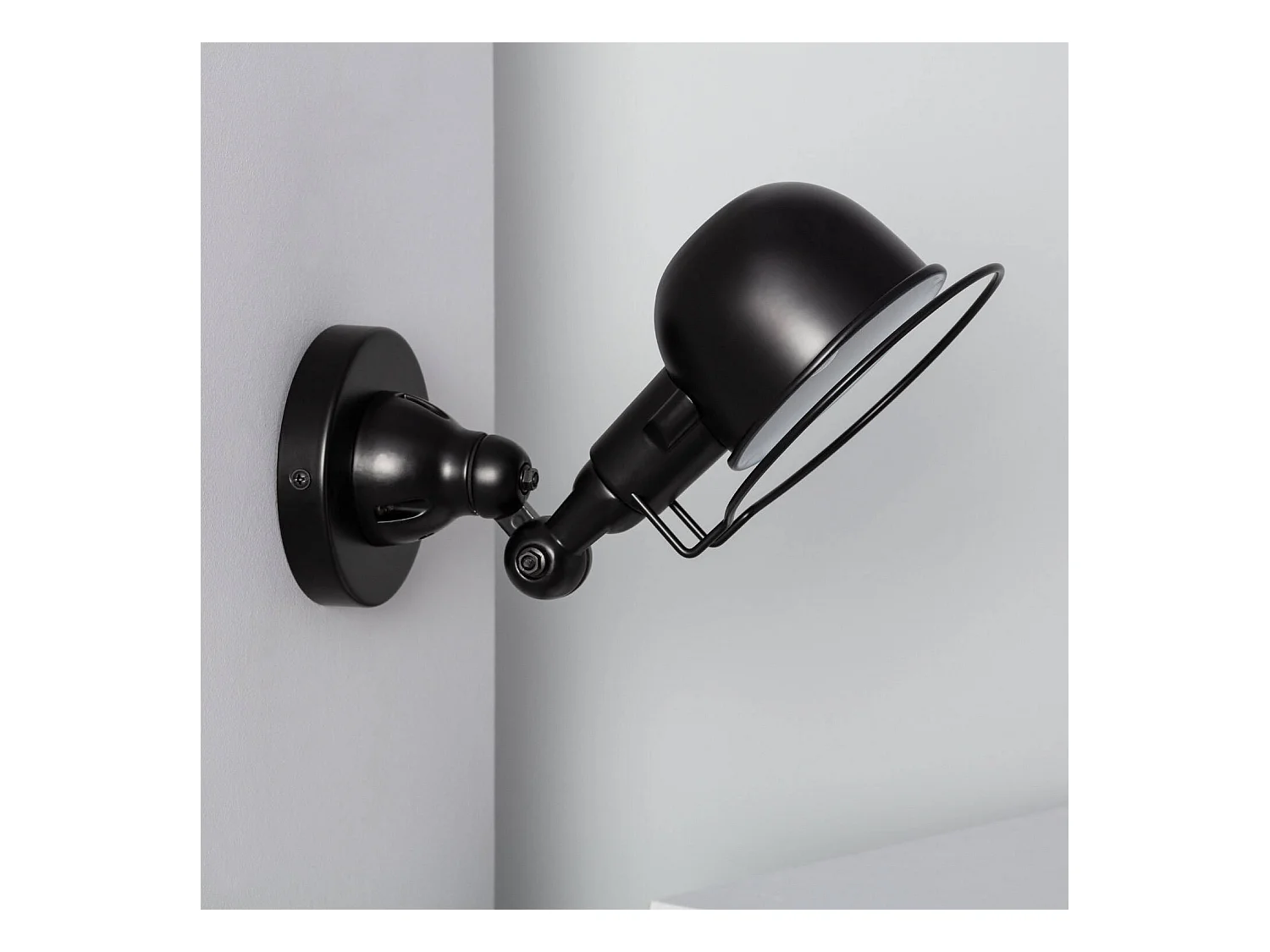 Lámpara de Pared de Metal Orientable Farasi Negro